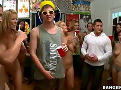 Grosser arsch, Grosse titten, Braunhaarige, Vollbusig, Natürlich, Natürlichen titten, Party, Pornostars