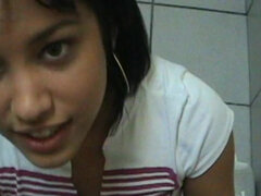 Salle de bains, Gros cul, Brunette brune, Plantureuse, Faciale, Fille latino, Pov, Adolescente