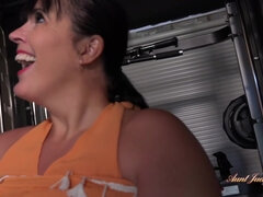 Grosser arsch, Braunhaarige, Vollbusig, Pummelig, Sporthalle, Latina, Milf, Realität