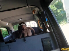 Verga grande, Tetas grandes, Mamada, Coche, Perforación, Estrella porno, Nalgadas, Tatuaje