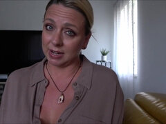 Kinderhüterin, Grosser arsch, Grosse titten, Blondine, Vollbusig, Natürlichen titten, Pov, Titten