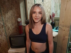 18 ans, Gros cul, Grosse bite, Blonde, Sucer une bite, En levrette, Seins naturels, Adolescente