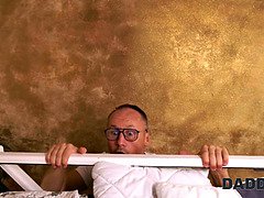 Braunhaarige, Papi, Europäisch, Zierlich, Verführt, Rasiert, Jungendliche (18+), Eng