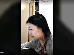 Chinese exhibitionist streamer girl masturbates, orgasms