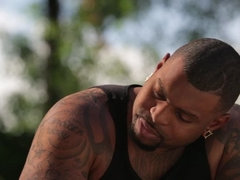 Grosse titten, Blasen, Braunhaarige, Hardcore, Interrassisch, Lecken, Monster, Muschi