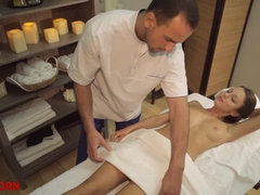 Brunette brune, Léchez, Massage