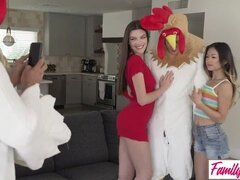 Blasen, Braunhaarige, Schwanz, Familie, Muschi, Rasiert, Sich ausziehen, Ablutschen