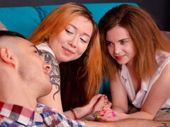 Grosser schwanz, Blasen, Hundestellung, Frau frau mann, Zierlich, Verführt, Jungendliche (18+), Titten