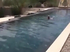 Amateur, Gros cul, Bikini, Blonde, Allemand, Massage, Mère que j'aimerais baiser, Piscine