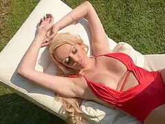 Gros seins, Sucer une bite, Tir de sperme, Européenne, Mère que j'aimerais baiser, Piscine, Softcore