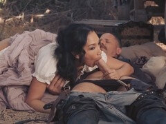 Achter de coulissen, Lesbisch, Roodharige vrouw