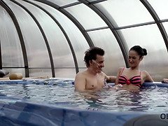 Tchèque, Queue, Mature, Seins naturels, Petite femme, Piscine, Maillot de bain, Adolescente