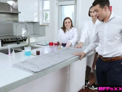 Slaapkamer, Bruinharig, Condoom, Hondjeshouding, Hd, Natuurlijke tieten, Tiener, Tieten likken