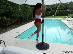 お尻, 茶髪の, ヒール, 淫乱熟女, 母, アウトドア, プール, ソフトコア
