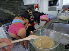 Amateur, Américain, Cuisine, Petite femme, Piercing, Pov, Plan cul à trois, Nénés