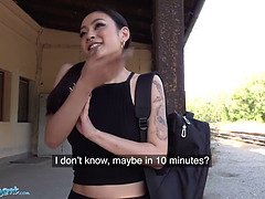 Enthousiasteling, Pijpbeurt, Geld, Orgasme, Buiten, Openbaar, Realiteit, Tieten likken