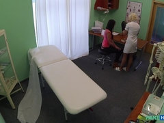 Amateur, Penetracion con dedos, Lesbiana, Lamidas, Coño, Uniforme, Voyeur, Mojado