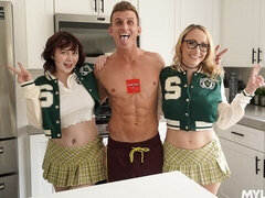 Grosser arsch, Grosser schwanz, Grosse titten, Blasen, Schwanz, Hundestellung, Frau frau mann