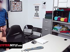 За кулисами, Большая жопа, Минет, Брюнетки, Застукали, Постарше, Секс без цензуры, Стриптиз