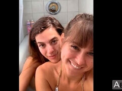 Arsch, Grosser arsch, Braunhaarige, Selbstgemacht, Patschen, Jungendliche (18+), Titten, Nass