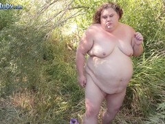 Belle grosse femme bgf, Rondelette, Grosse, De plein air, Dénudage