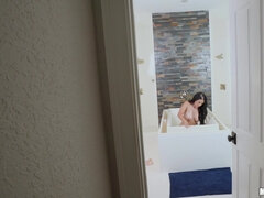 Brunette brune, En levrette, Hard, Lesbienne, Piercing, Réalité, Fessée, Mouillée