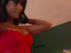 Gros cul, Gros seins, Européenne, Embrassement, Mère que j'aimerais baiser, Seins naturels, Cheveux courts, Épouse