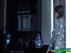 Grosse bite, Sucer une bite, Brunette brune, Couple, Petite amie, Hd, Seins naturels, Chatte