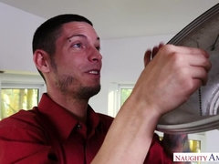 Bruinharig, Sperma in mond, Keuken, Natuurlijke tieten, Geschoren, Tieten likken, Vrouw