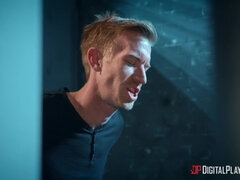 Grote lul, Grote mammen, Pijpbeurt, Bruinharig, Gevangenis, Likken, Tatoeage, Tieten likken