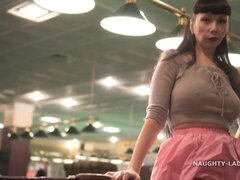 Tetas grandes, Morena, Tetona, Fetiche, Tetas naturales, Público, Solo, Tetas