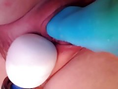Pussy squirts on bad dragon