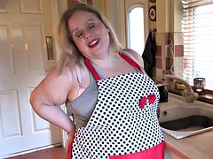 Enthousiasteling, Tante, Grote lul, Huisvrouw, Keuken, Gezichtspunt, Zuigen, Tieten likken