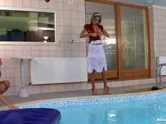 デカパイ, 茶髪の, 自然山雀, ヌード, サテン, ストッキング, 水中, スカートのぞき