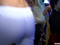 Gros seins, Sucer une bite, Hard, Lingerie, Orgie, Fête, Echangistes, Nénés