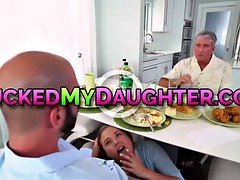 Linda, Polla, Adolescente