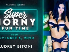 Blond, Pijpbeurt, 1 man 2 vrouwen, Vriendin, Handbeurt, Masseren, Trio, Tieten likken