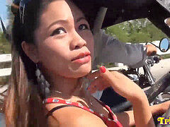 petite Filipina licks glue of bold foreign tourist after rundown in trike