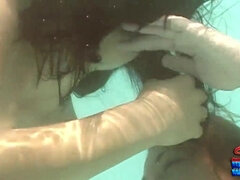 Tetona, Madura, Polla, Mamá, Orgasmo, Al aire libre, Piscina, Bajo el agua