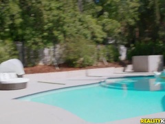 Badkamer, Pijpbeurt, Sperma in gezicht, Natuurlijke tieten, Realiteit, Tatoeage, Speelgoed, Vibrator