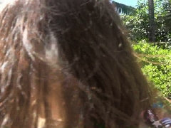 Amateur, Bikini, Brunette brune, Éjaculation interne, Petite amie, Lunettes, Mamelons bombés, Gicler