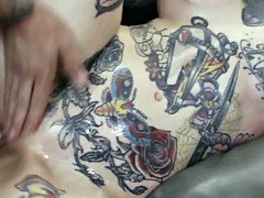 Grosse titten, Emotionale dirne, Piercing, Muschi, Schlampe, Tätowierung