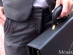 大学生, エロ熟女, 指いじり, 手コキする, オナニー, 淫乱熟女, 母, オマンコ