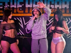 アナル, お尻, フェラチオ, 茶髪の, カワイイ, バック, 女 人男 人, ティーン