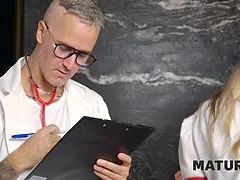 ブロンド, チェコ, Hd, 熟年, 看護婦, 叫ぶ, オッパイの