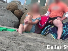 Amateur, Plage, Blonde, Attrapée, Petite amie, Nue, Public, Voyeur