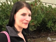 Schwarz, Braunhaarige, Bekleidet, Masturbation, Öffentlich, Rasiert, Erotischer film, Unter dem rock