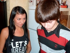 Brunette brune, Couple, Cocu, Fétiche, Culottes ou slips, Russe, Rasée, Adolescente