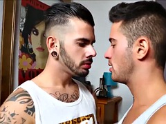 Anal, Grosse bite, Petit ami, Tromperie, Homosexuelle, Hard, Fille latino, Muscle