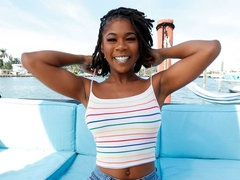 Anal, Mamada, Semen en la boca, Penetracion con dedos, Pajear, Interracial, Tetas naturales, Adolescente